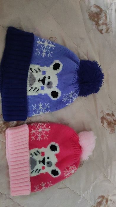 Шапочки на мальчика и девочку.