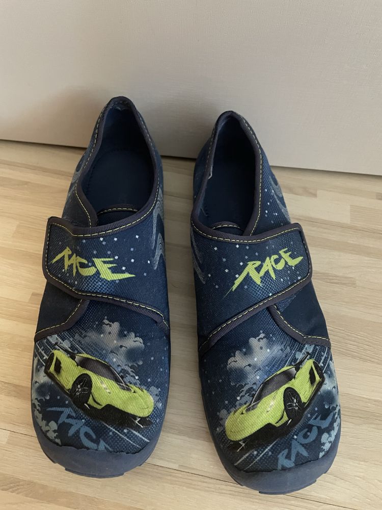 Детски пантофи, пантофи slip-on и кроксове за момче
