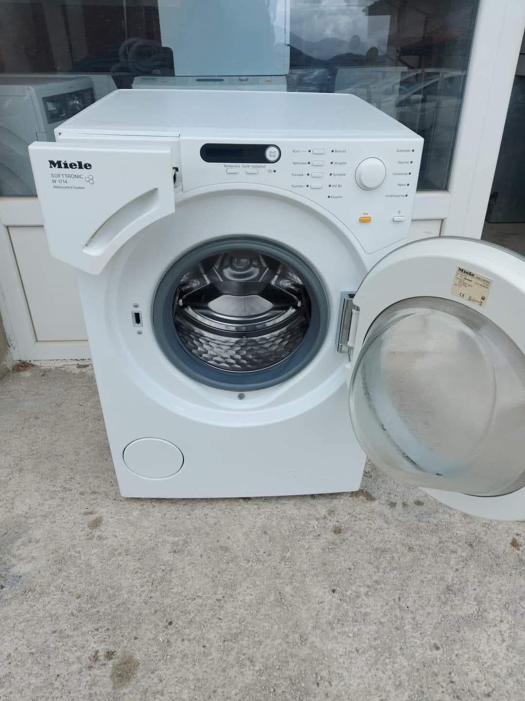 Miele W1714
Цена:499лв.
Капацитет на пране 7 кг.
Енергиен клас А+++
14
