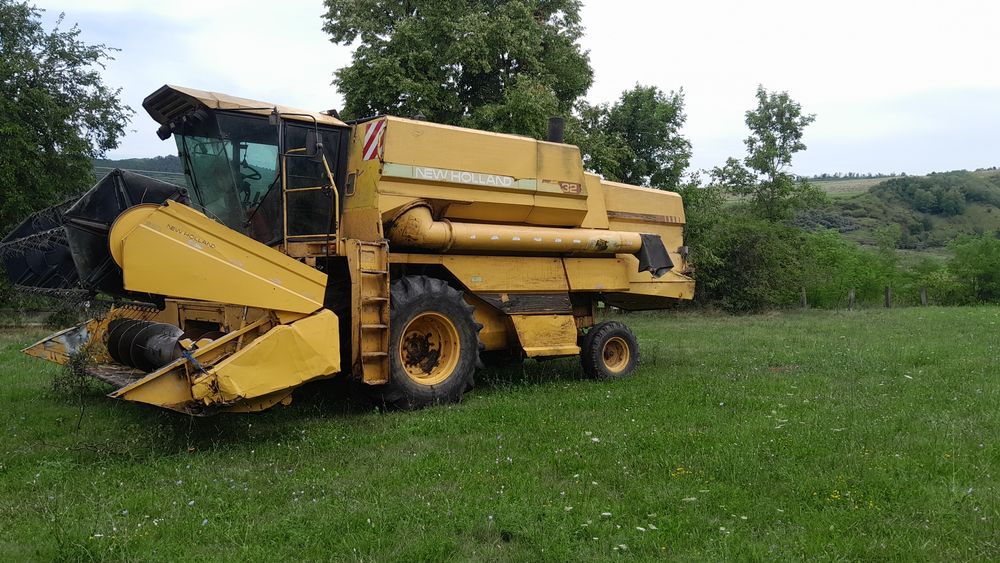 Vând combina NEW HOLLAND TX32