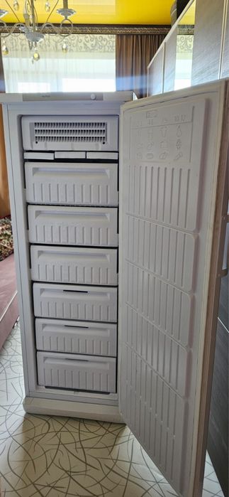 Продам морозильную камеру