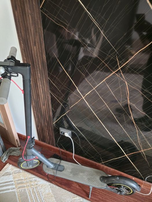 Продам электросамокат Xiaomi m365 250w