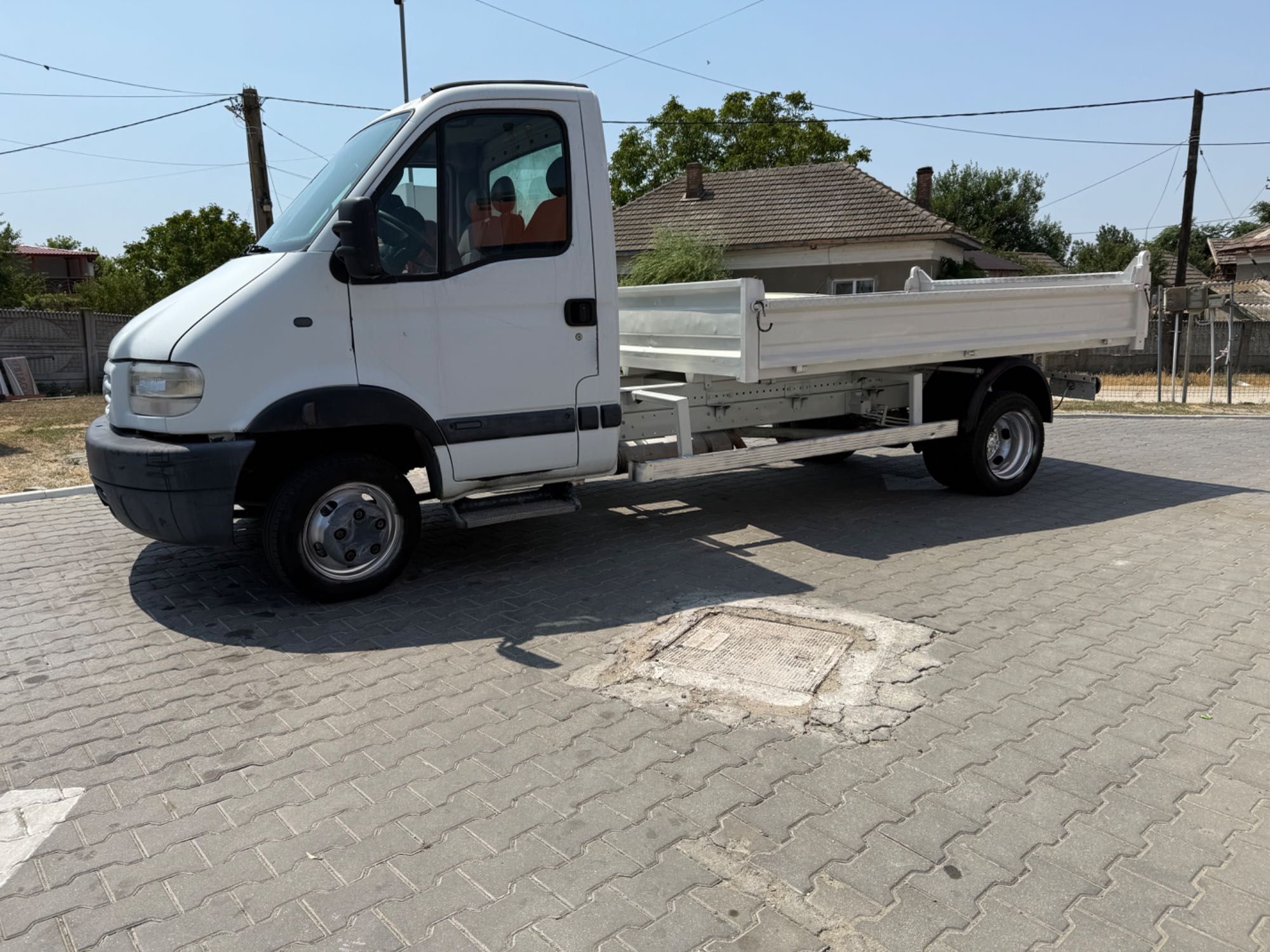 Comioneta basculabilă Renault mascott