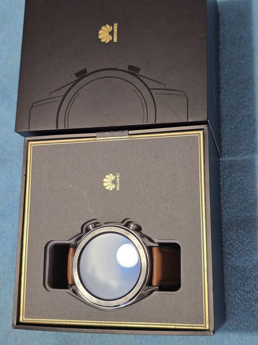 Huawei watch GT .