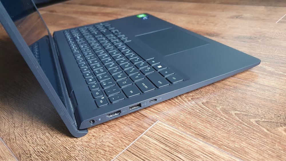 Dell Vostro 15 3510 intel i7 24GB RAM Nvidia MX350