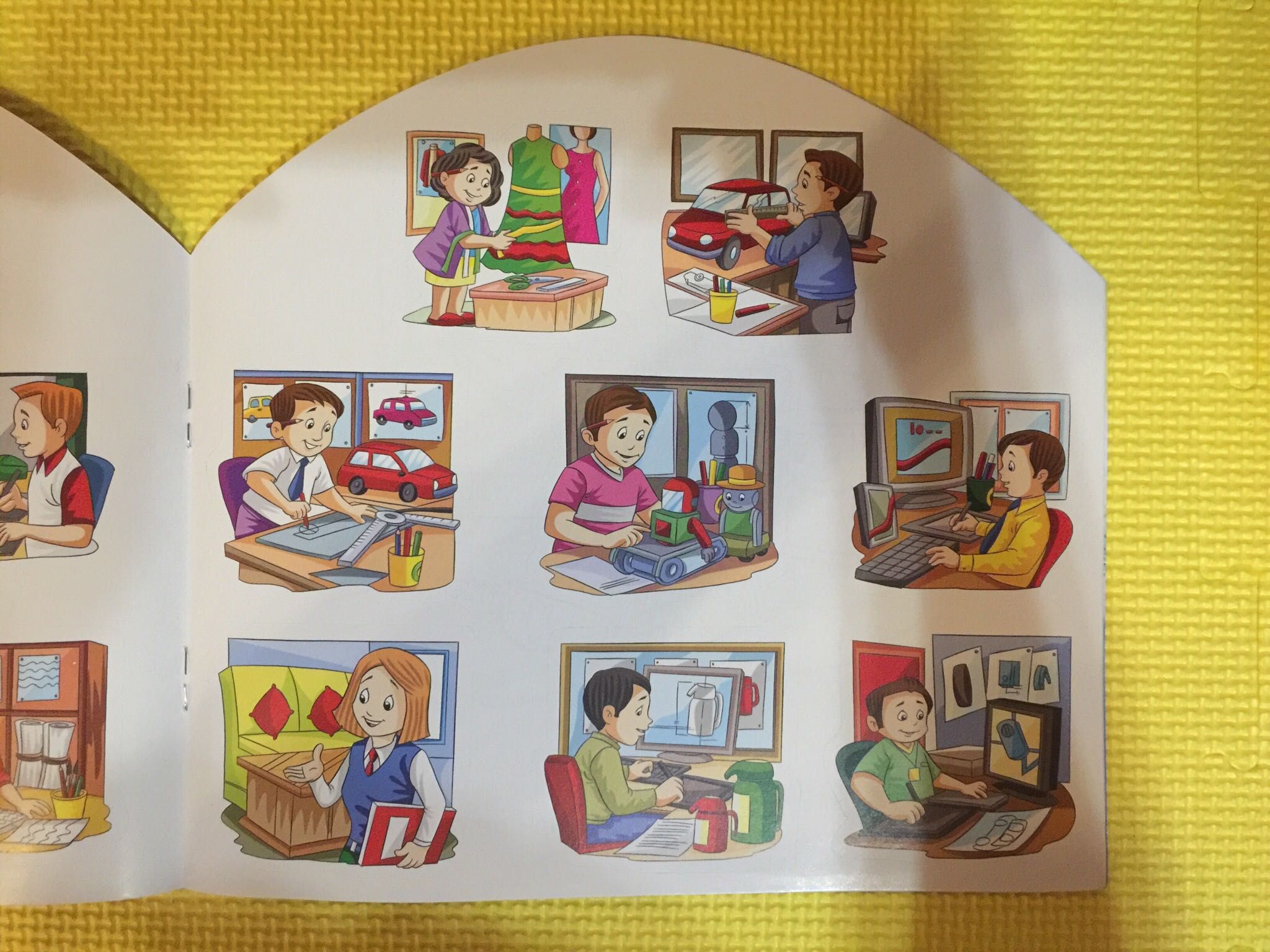 Carte activitati copii Lipeste si coloreaza- Designer