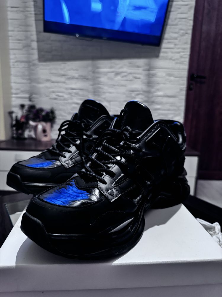 Обувки GUESS. Мъжки обувки