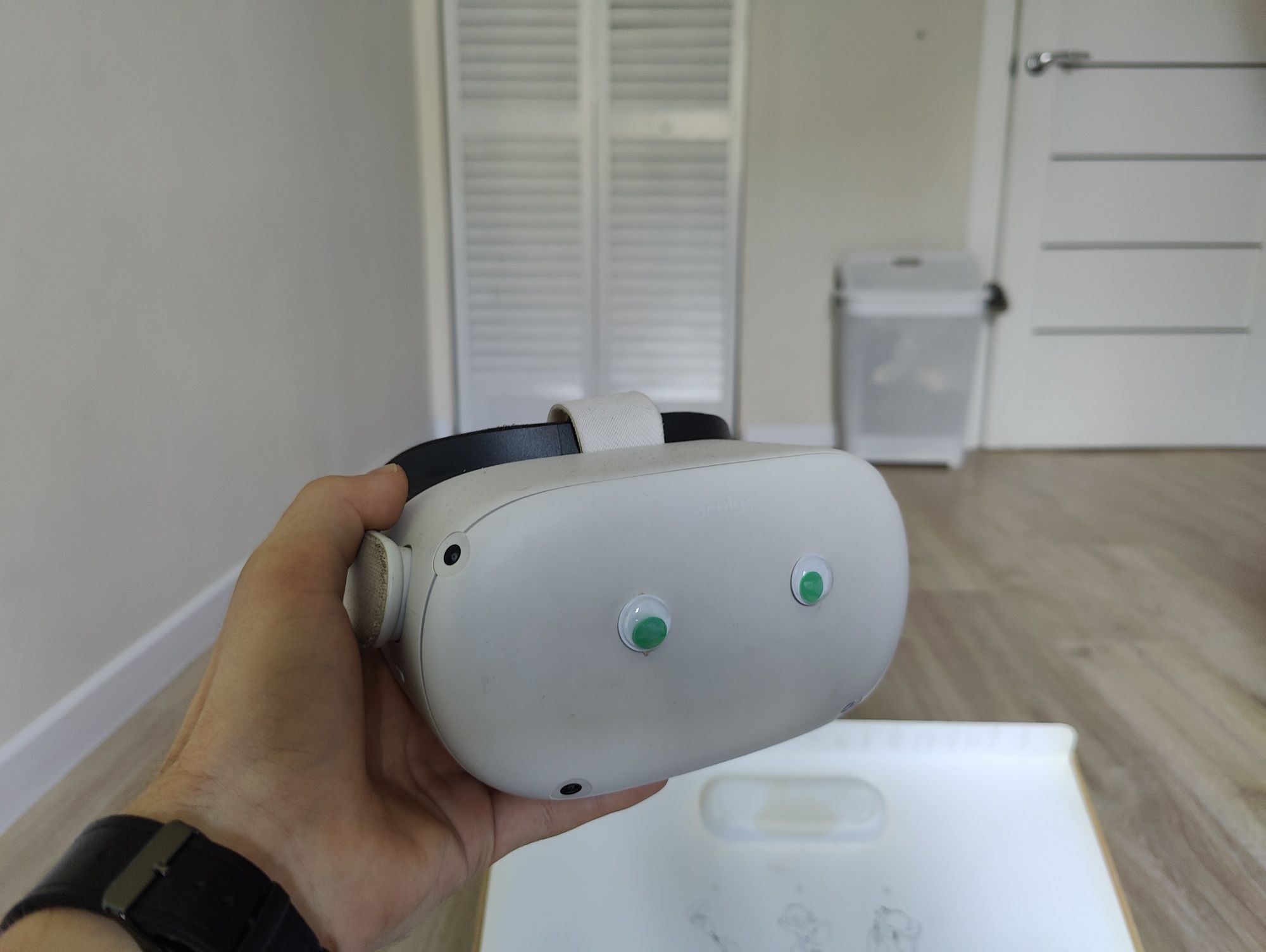 Продаю oculus quest 2