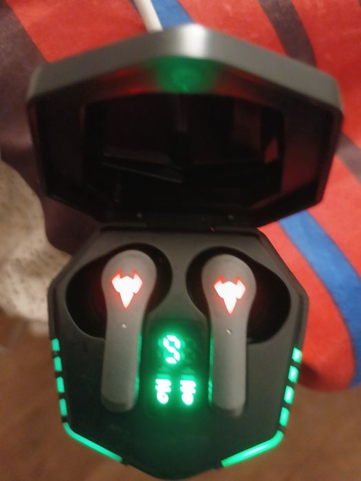 Продам наушники беспроводные