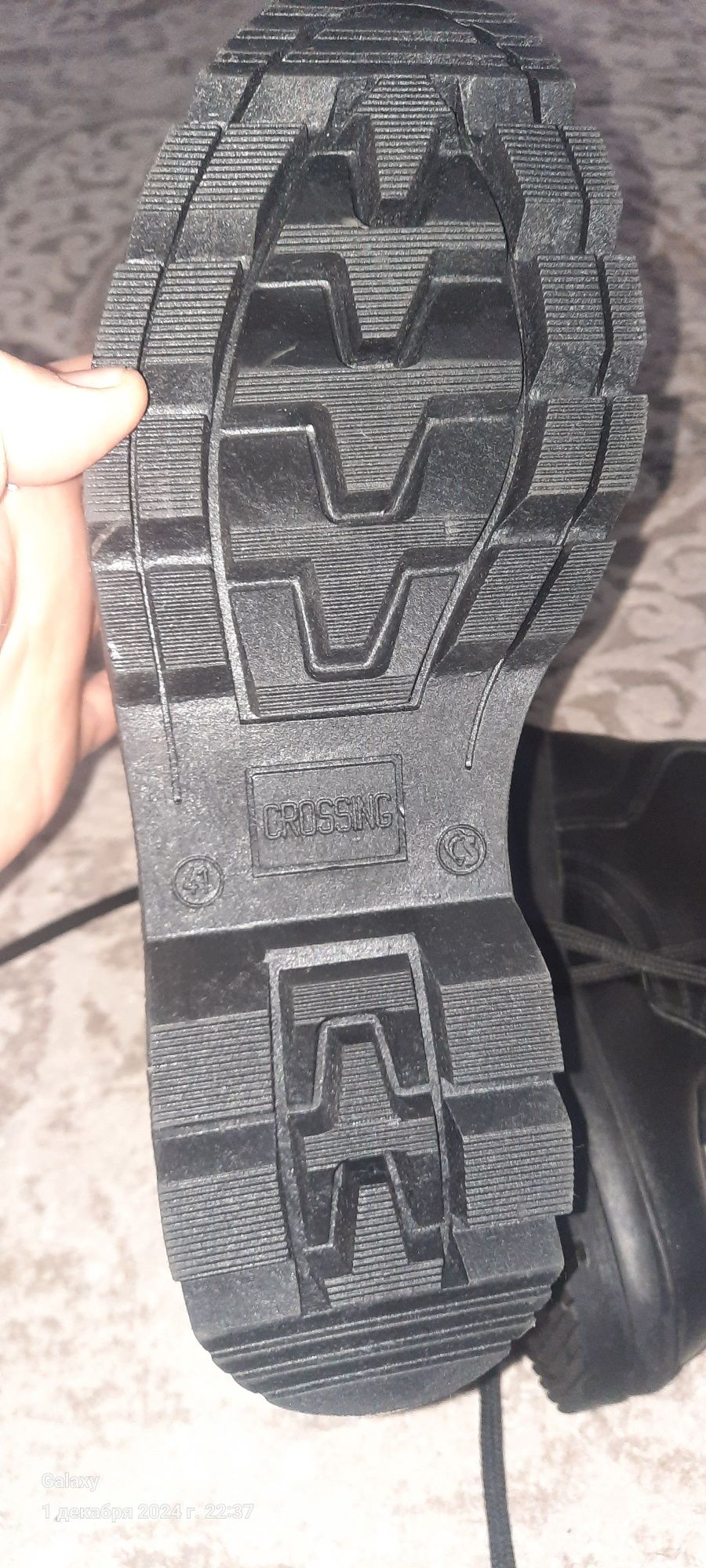 Продам Берцы новые
