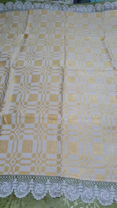 Fete de masa lucrate manual in razboi din matase