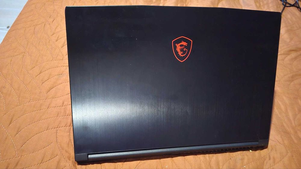 Лаптоп MSi i5-8300H CPU 2.30GHZ video NVIDIA GeForce GTX 1050