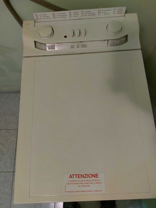 Пералня ARISTON с горно отваряне