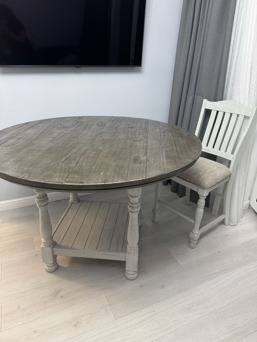 Барный стол со стульями