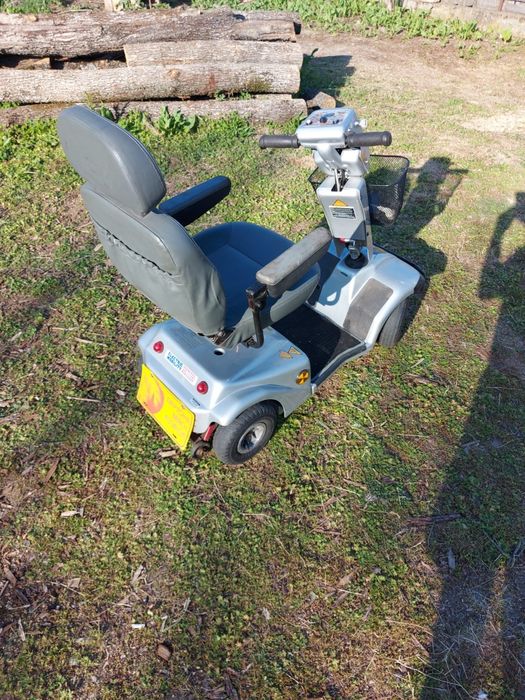 Carucior scuter electric Rascal persoane cu dizabilitati