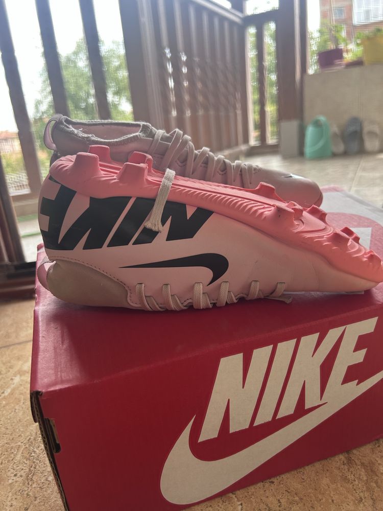 Детски бутонки за футбол Nike