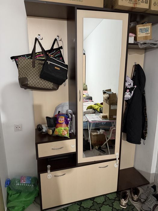 Продам прихожая шкаф.