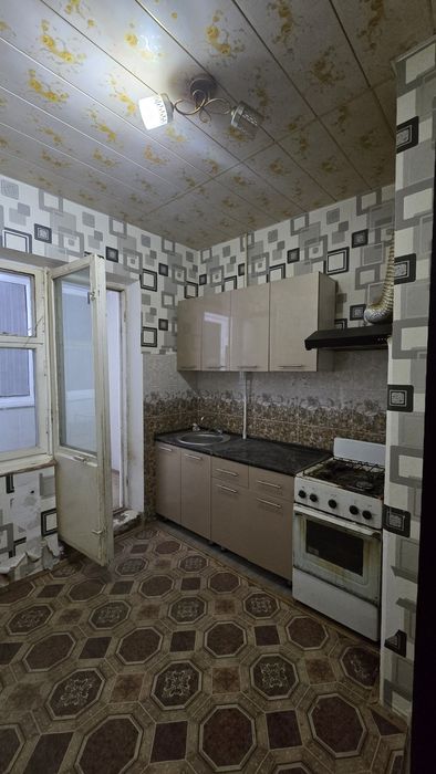 Срочно 2 хонали квартира Сотилади