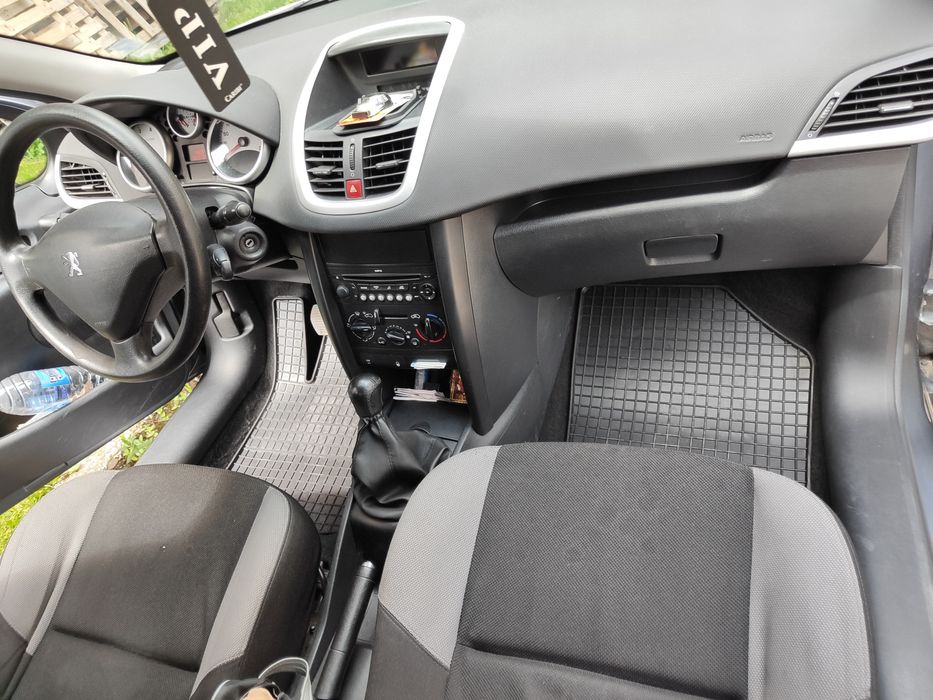 PEUGEOT 207 1.4 бензин