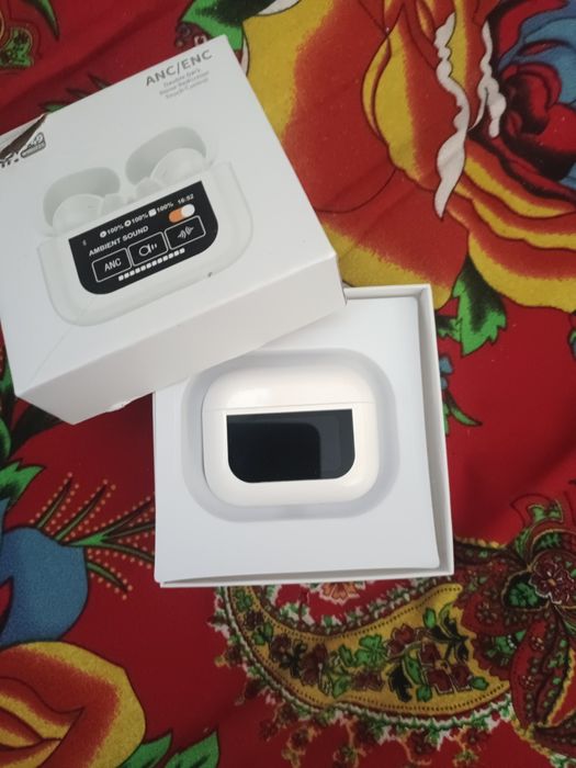 Продам наушник. Новыйе не надетыйе простой каробка помятое