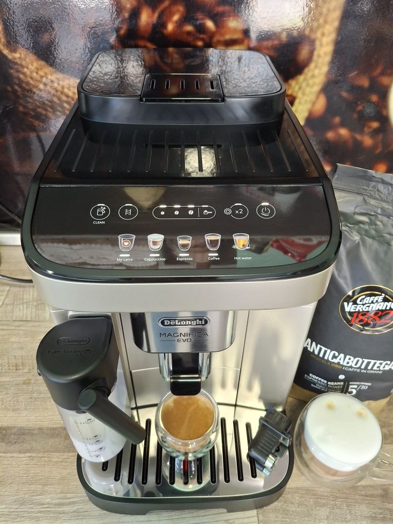 Кафемашина DELONGHI MAGNIFICA EVO с 6месеца гаранция от магазин