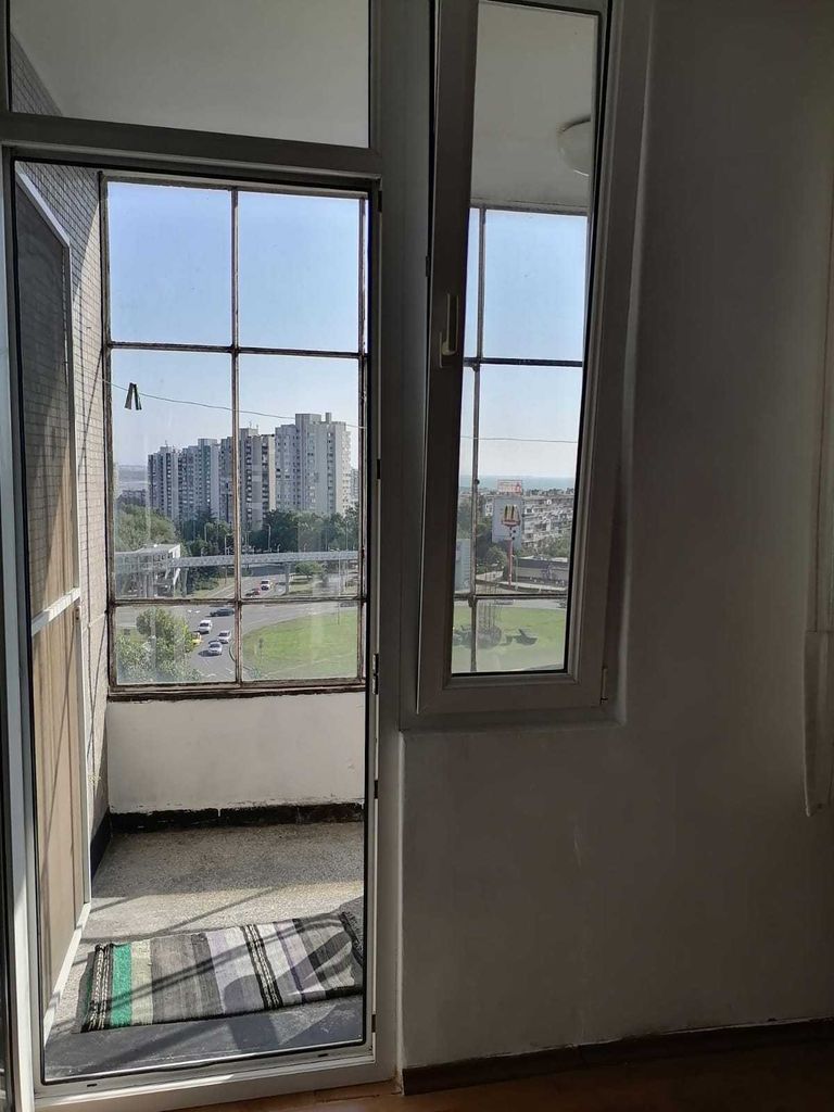 Дава се под наем Многостаен апартамент в Бургас, Славейков - 120 кв.м за 127.5 € - Снимка #1