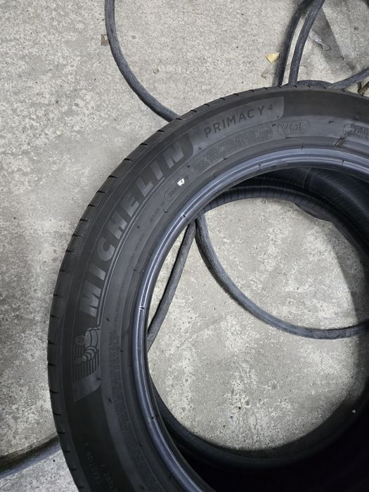 2 Броя 225/50/17 Michelin 5mm 21dot
