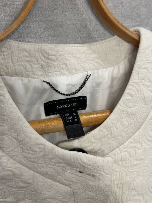 Легкое кремовое пальто-платье