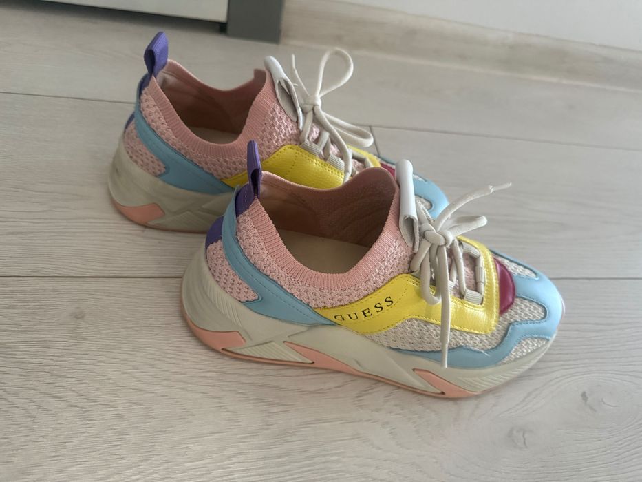 Adidasi dama Guess