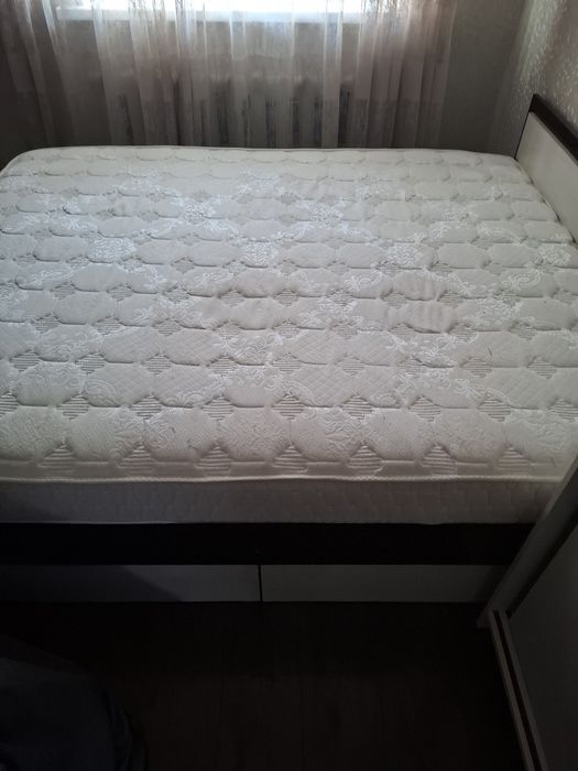 Матрас новый  фирменный дёшево.