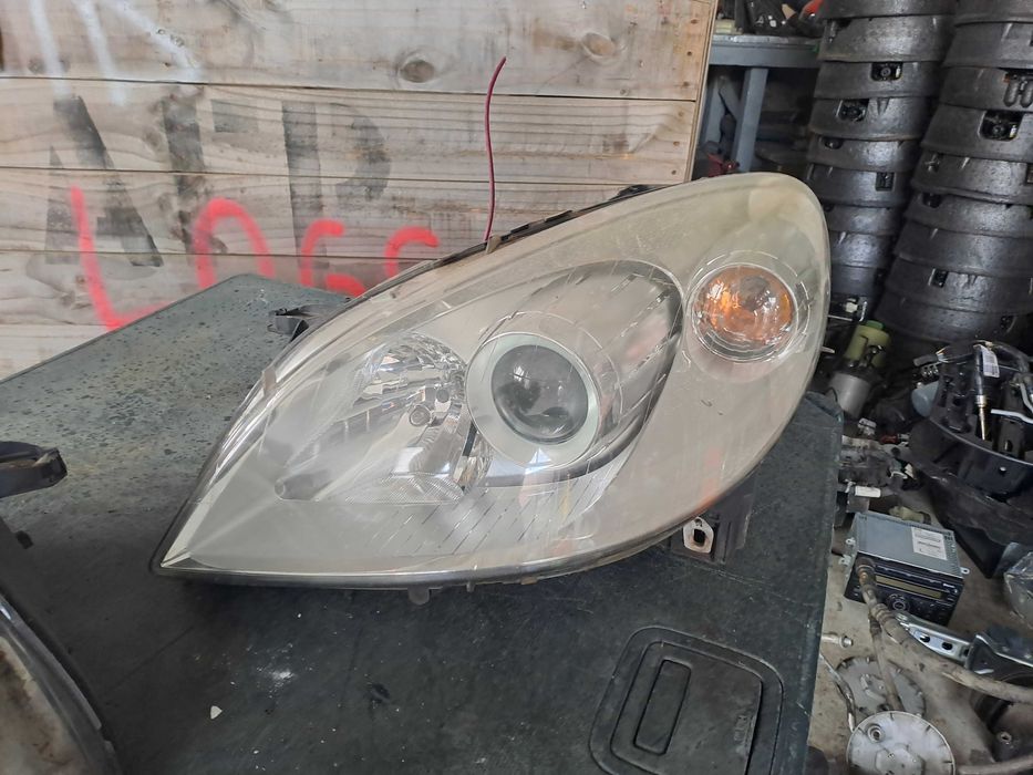 Far Stanga dreapta Faruri Mercedes B Class W245 cu lupa