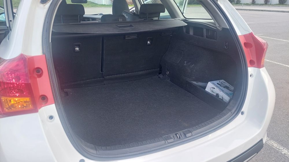 Продавам Тойота Аурис 1.4 d4d