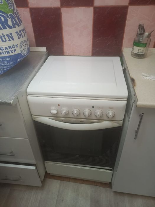 Плита кухонная,в хорошем состоянии.