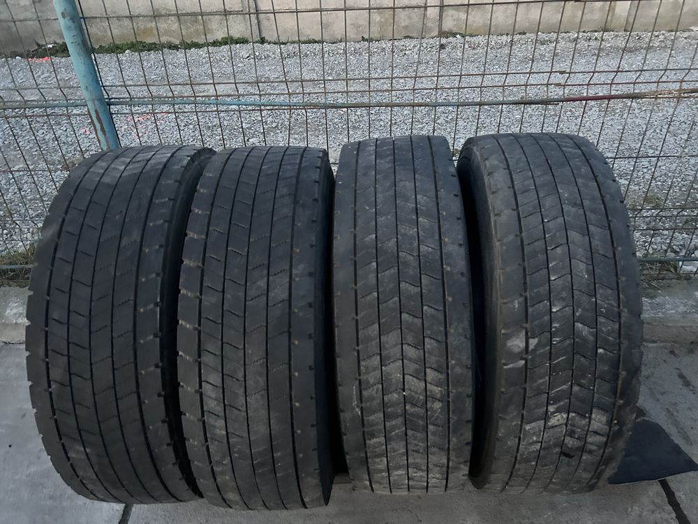 4 motrica Continental 315/70/22,5 11,5mm -12 mm