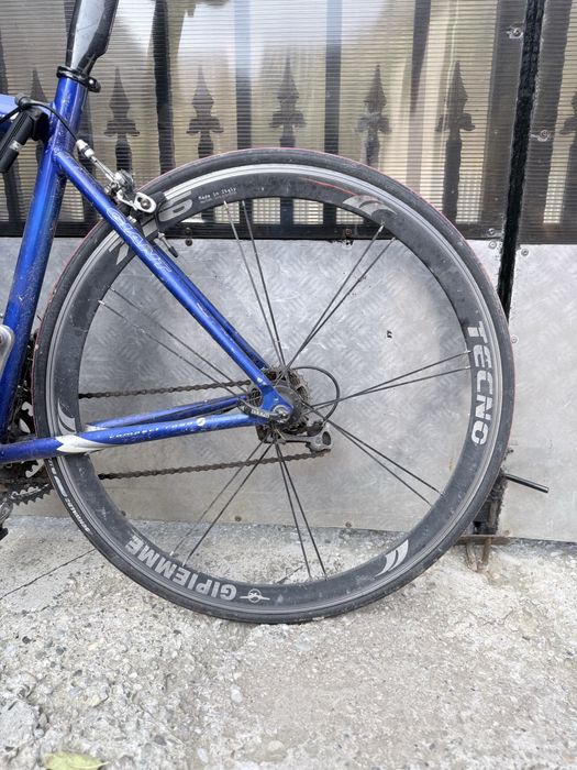 Bicicletă semicursieră full carbon – stare impecabilă