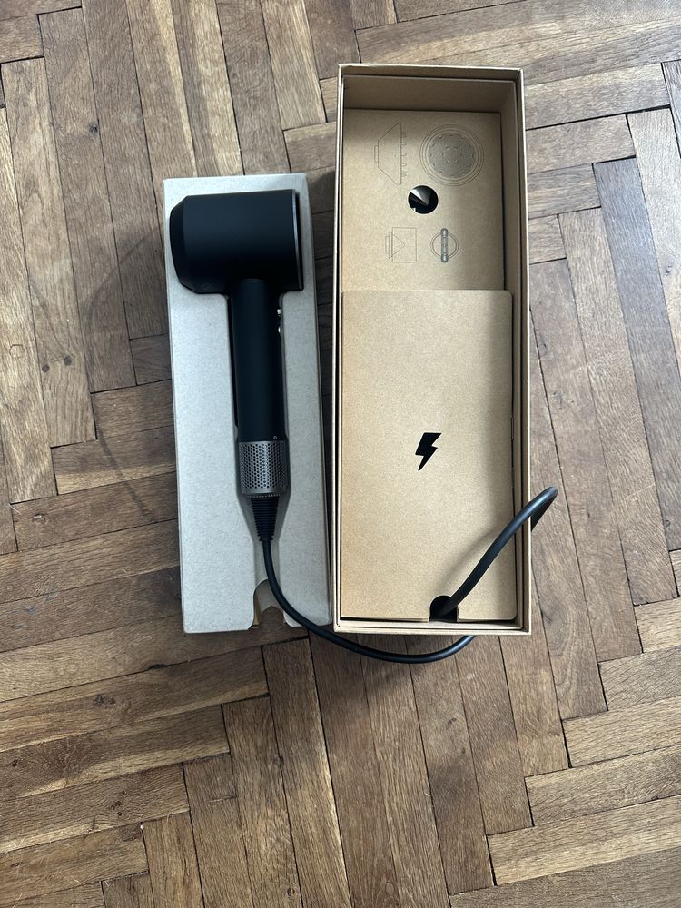 Сешоар Dyson supersonic