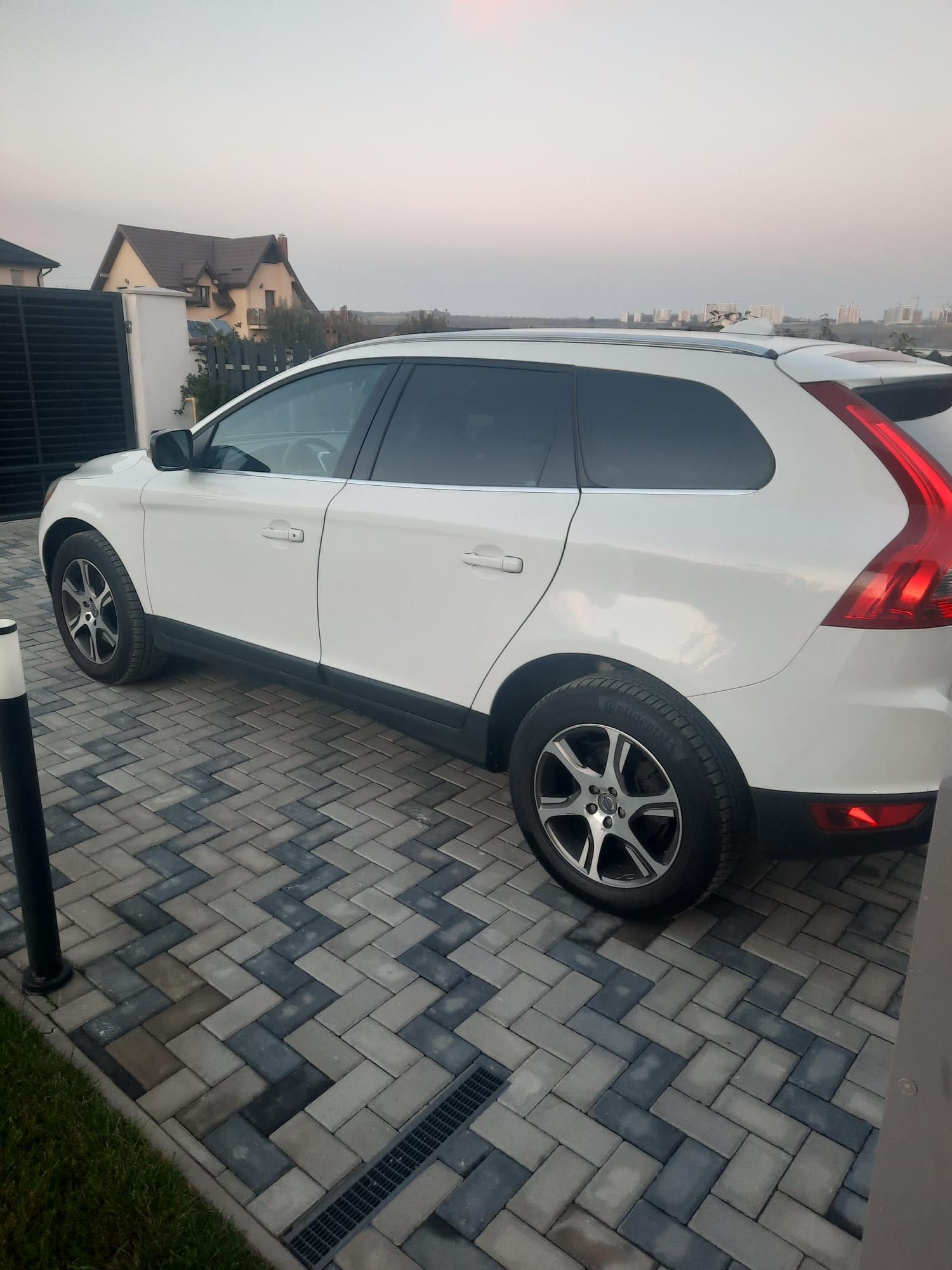 Volvo XC 60, D3- cinci cilindri