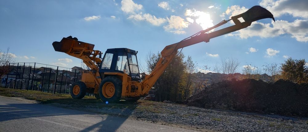 Buldoexcavator  4x4 in stare foarte buna.