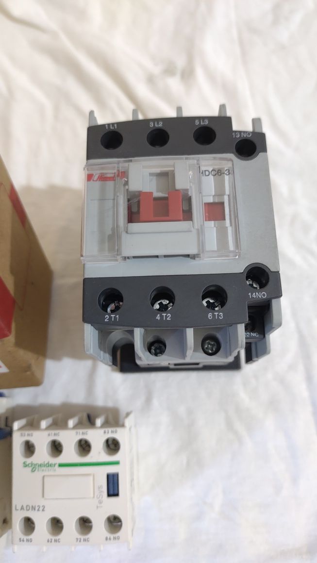 Contactor Himel 32 A, bobină 230 V