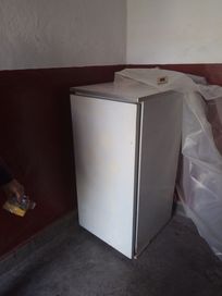 Хладилник с малко фризерче abod LUX