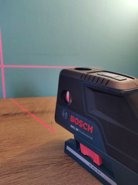 Nivela laser Bosch GCL 25 – stare impecabilă,