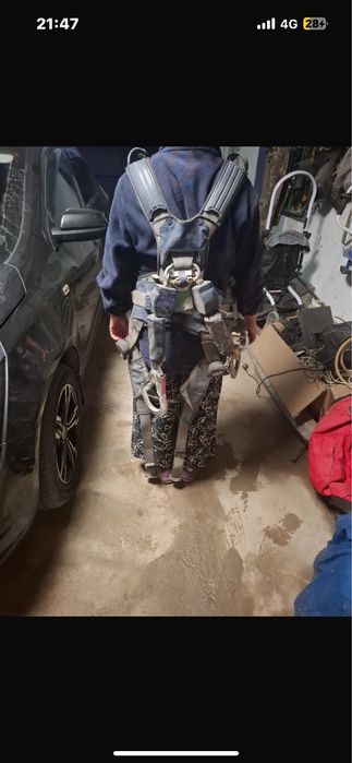 Продам страховочный пояс для альпиниста  цена 50000 т