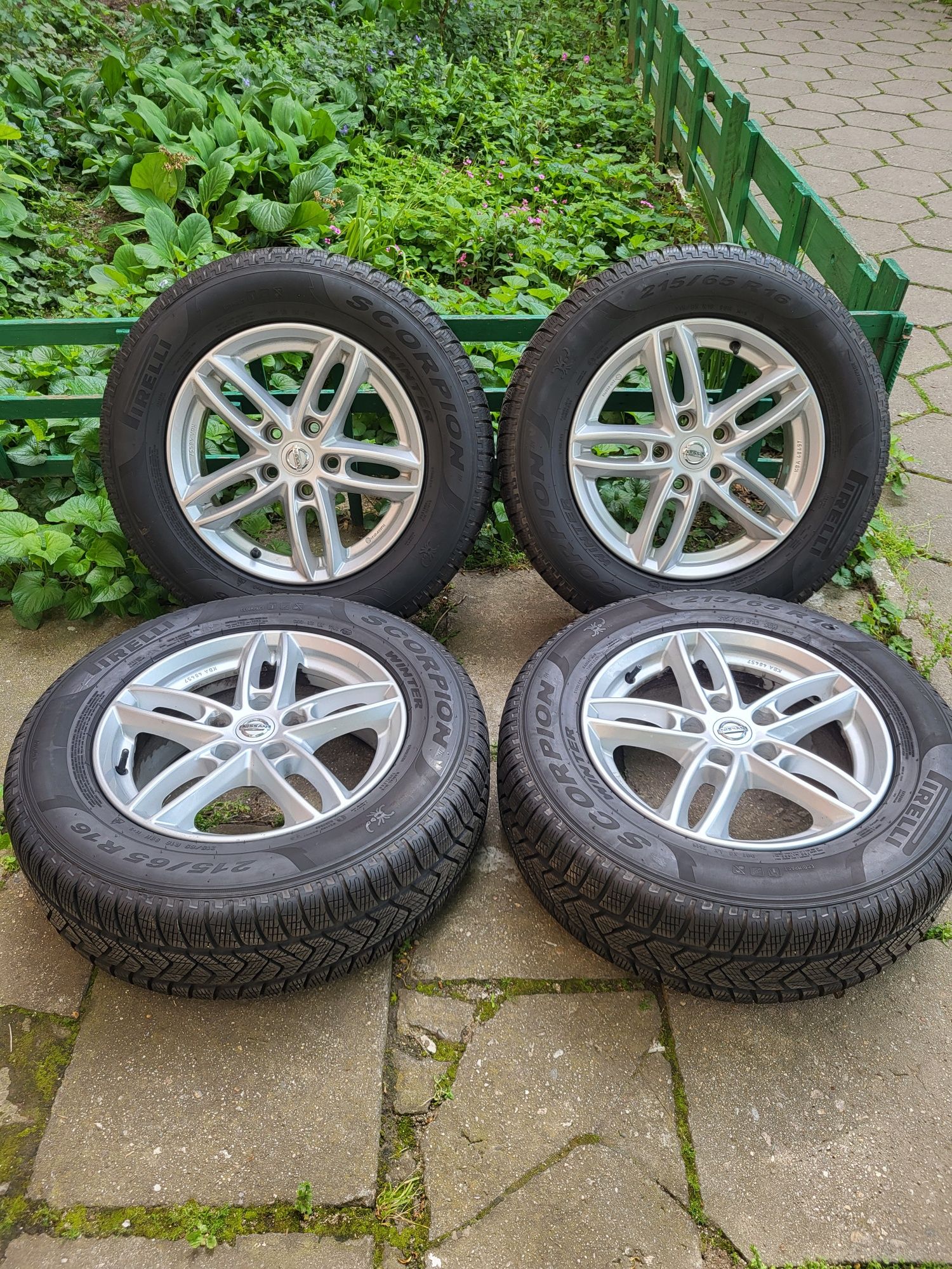 Джанти 16ки 5х114,3 със зимни гуми Pirelli Scorpion 215/65/16