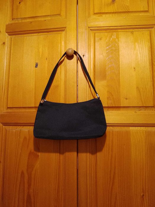 Дамска черна чанта