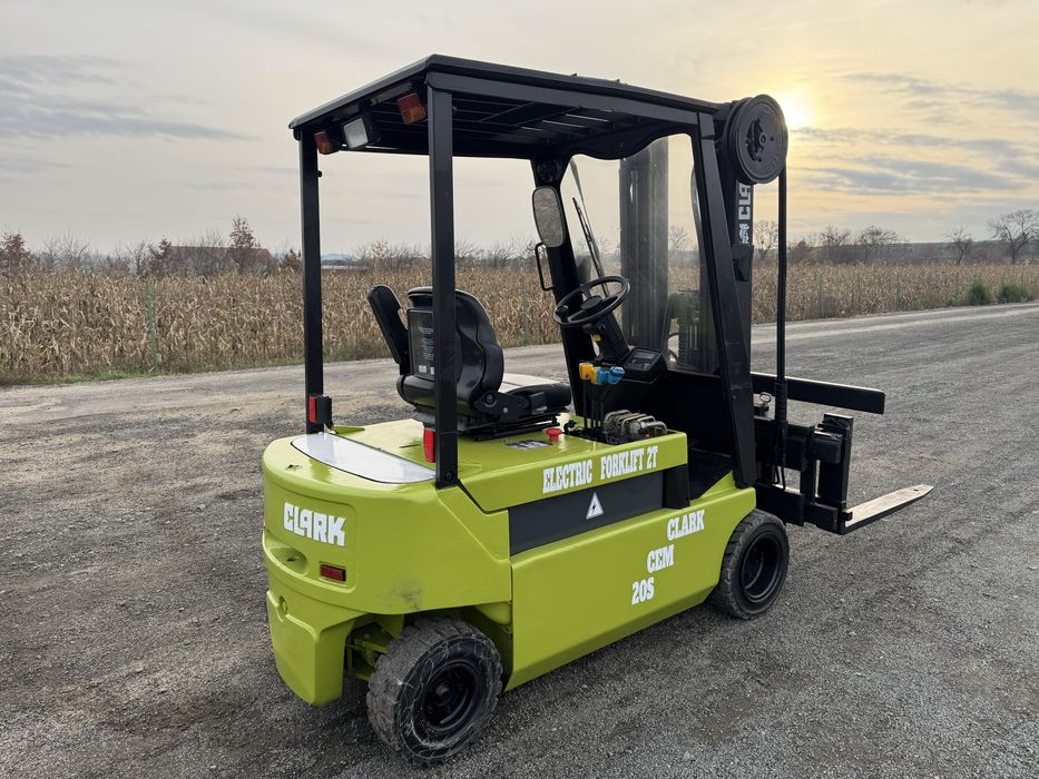 Stivuitor electric 2 tone clark tva deductibil