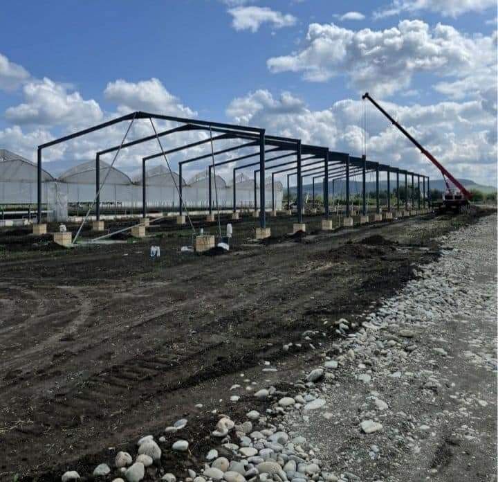 Vând HALA metalică noua
