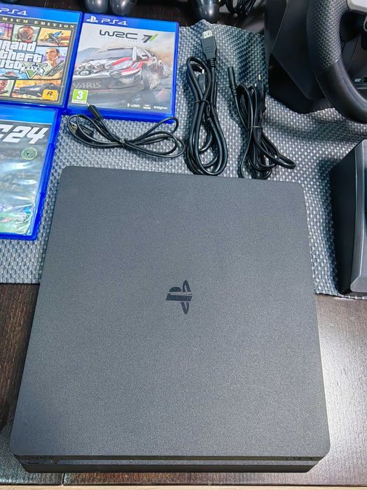 Playstation 4 + игри + волан и педали