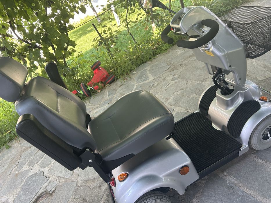 Vand scuter electric pentru batrani cu sau fara handicap.