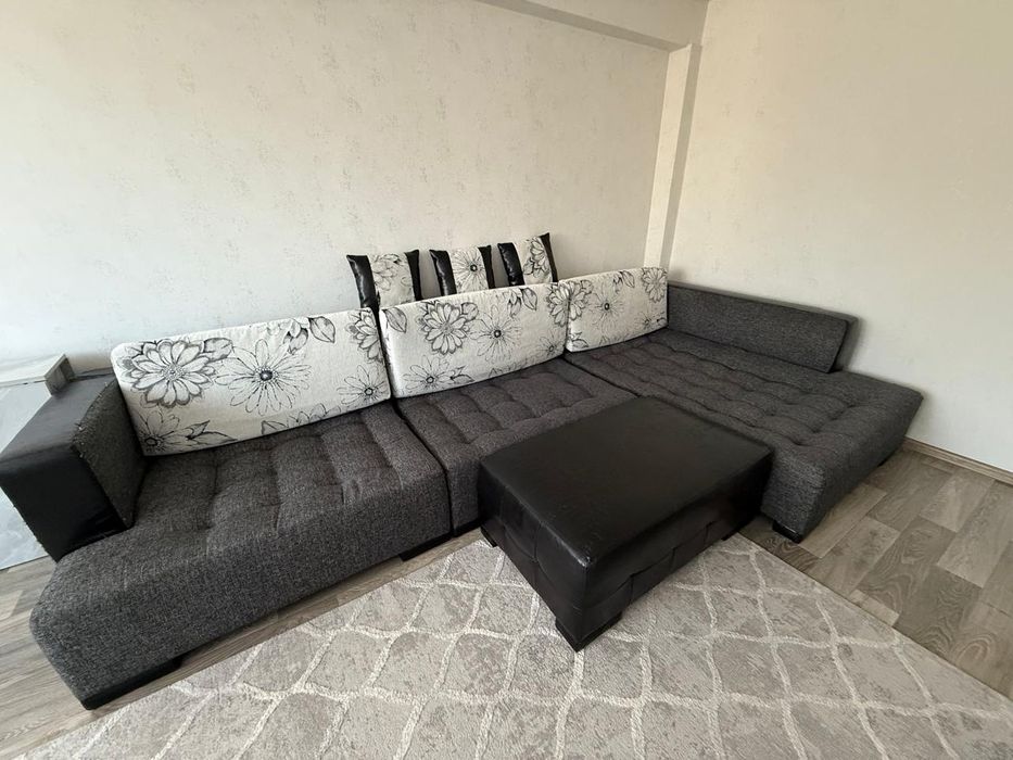 Диван. Длинна 3600 ширина угла1200.б/у