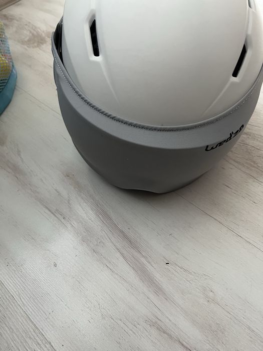 Ски каска с очила